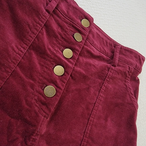 Forever 21 Burgundy Skirt with Gold Buttons Size Medium Mini Casual - Picture 2 of 12